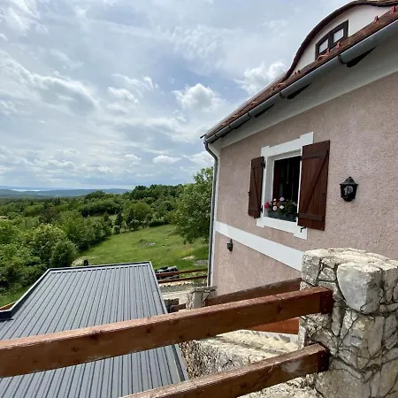 Gella Kuria Villa